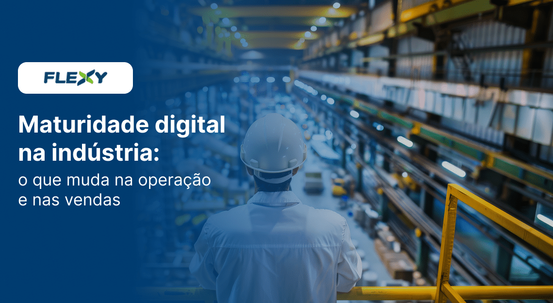 Maturidade digital na indústria com equipe analisando dados de produção e vendas em fábrica conectada.